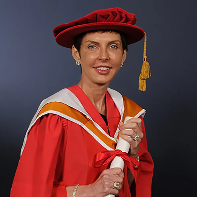 Denise Coates nhận bằng tiến sĩ danh dự tại Staffordshire